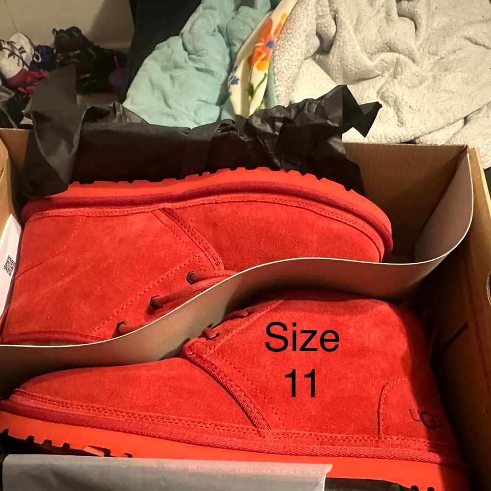 New never worn Ugg boots size 11